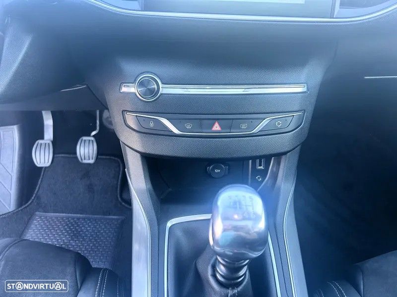 Peugeot 308 1.2 PureTech Allure - 17