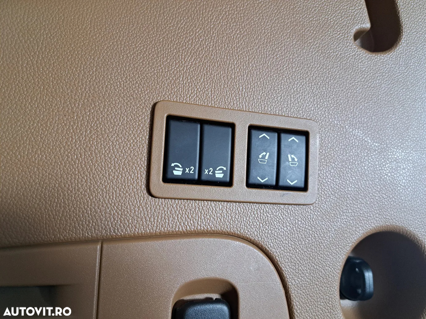 Cadillac Escalade - 32