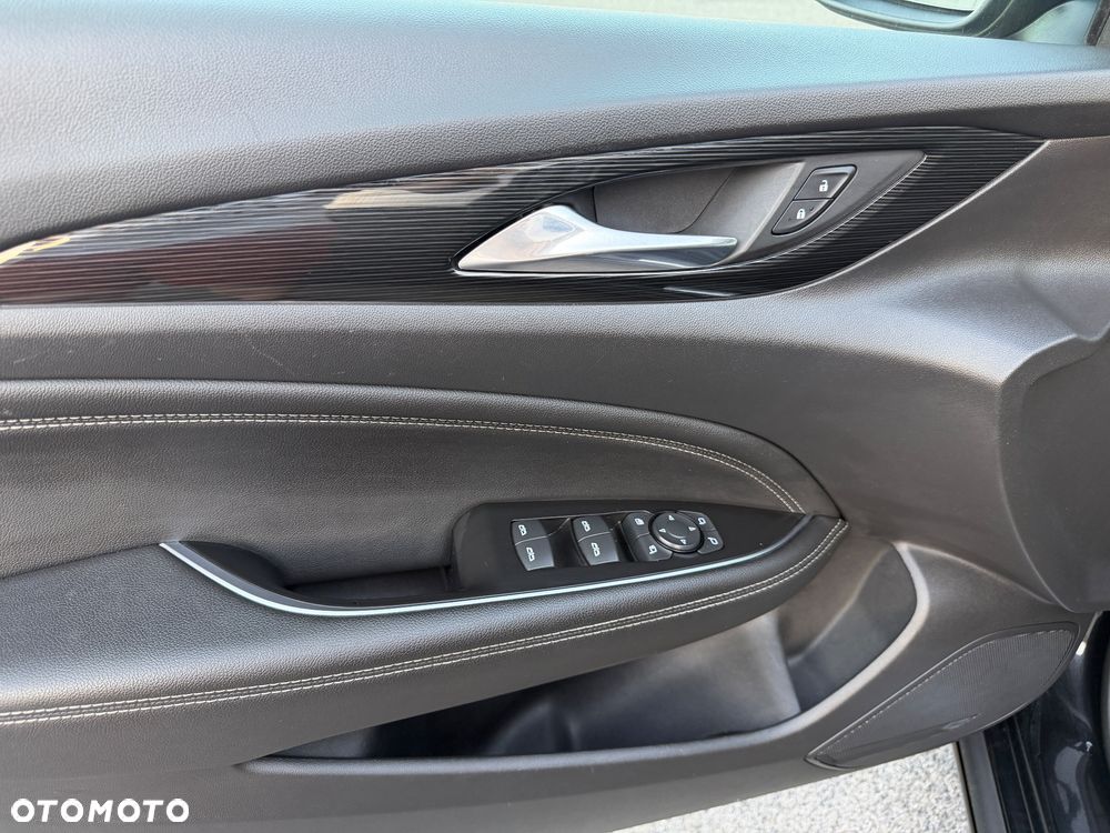 Opel Insignia 1.5 T Exclusive S&S - 24