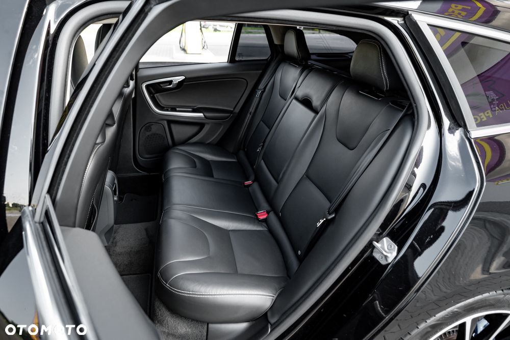 Volvo V60 D6 AWD Plug-in Hybrid Summum - 22