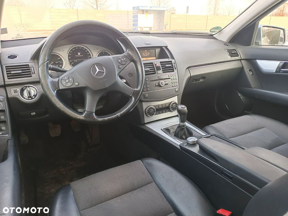 Mercedes-Benz Klasa C 220 CDI DPF Avantgarde - 17