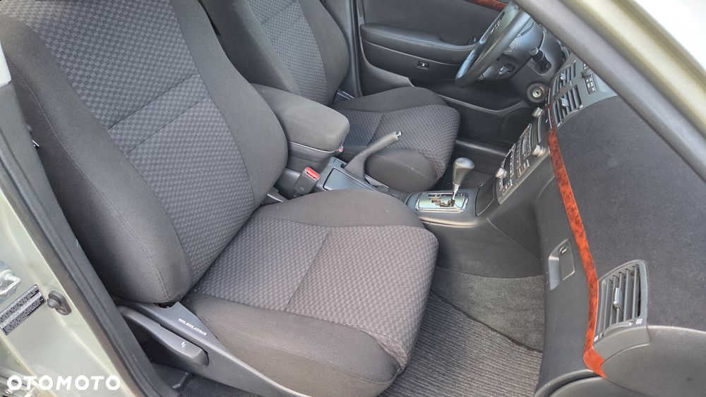 Toyota Avensis 2.0 VVT-i Automatik Sol - 23