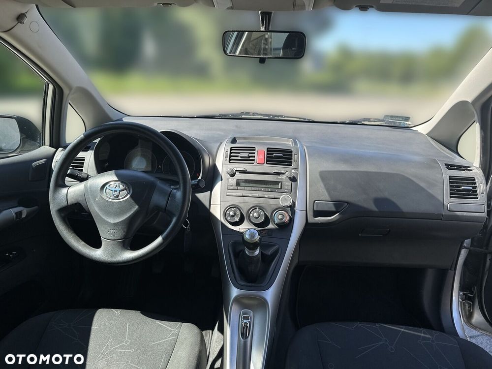 Toyota Auris 1.6 Terra - 13