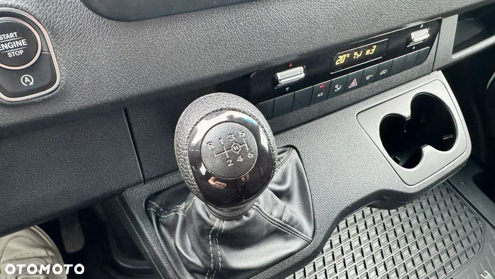 Mercedes-Benz Sprinter - 20