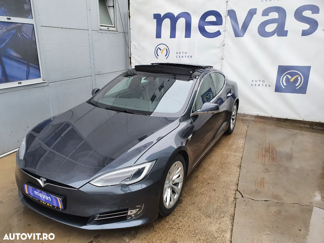 Tesla Model S - 3