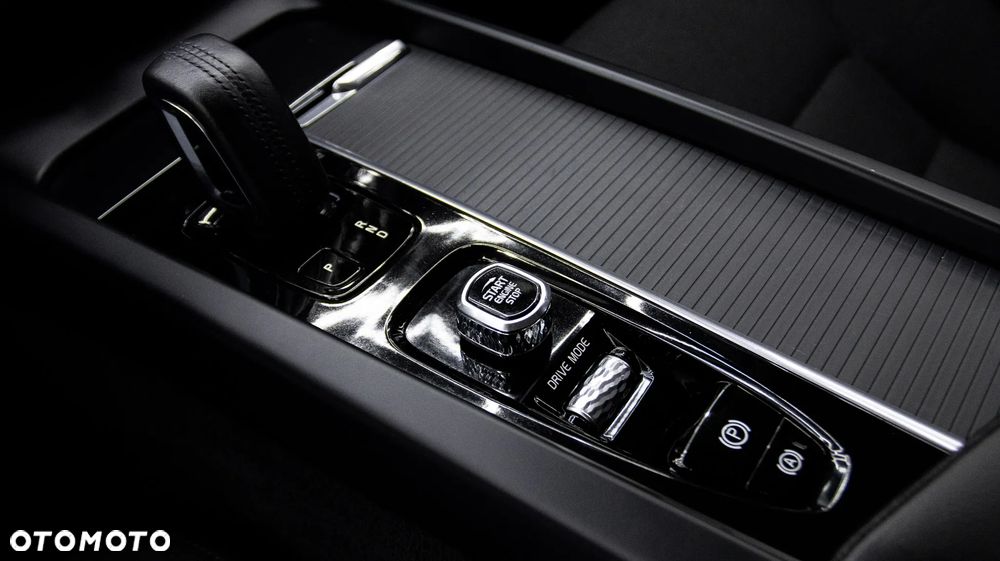 Volvo XC 60 B4 D AWD Momentum Pro - 23