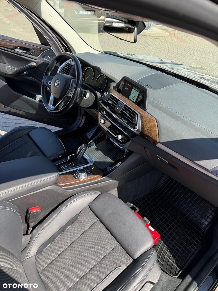 BMW X3 xDrive20i Advantage - 11
