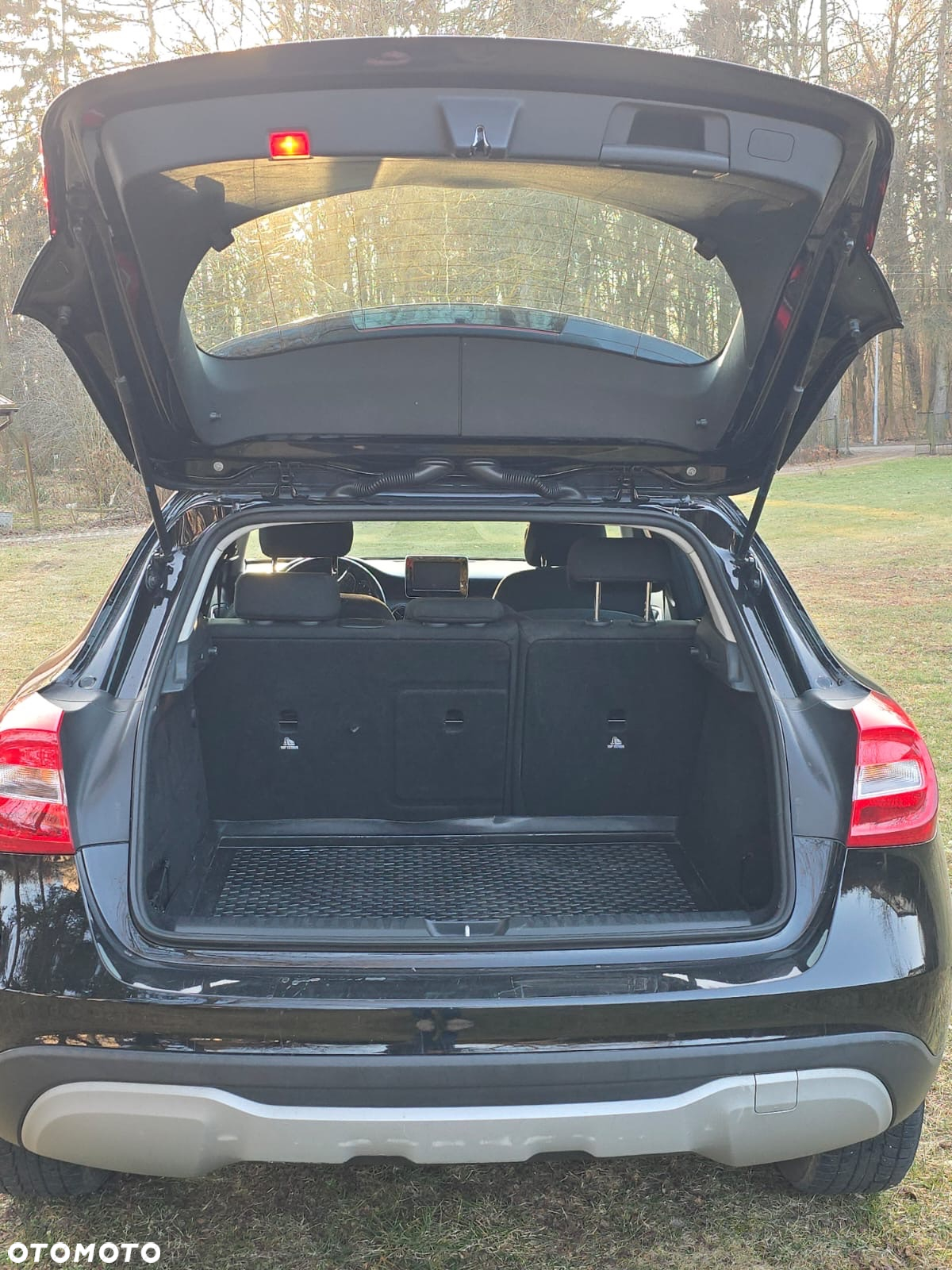 Mercedes-Benz GLA 180 7G-DCT - 11