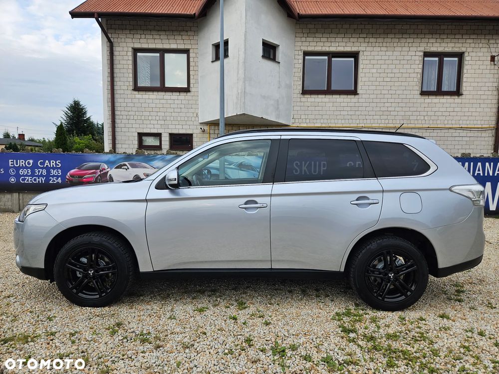 Mitsubishi Outlander 2.0 Invite + 2WD - 12