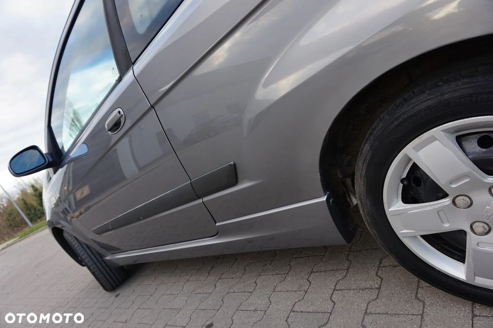 Chevrolet Aveo - 13