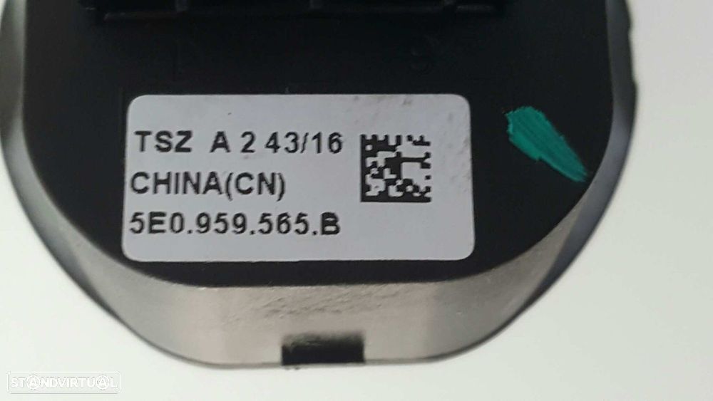 CONTROLADOR DE VISÃO TRASEIRA SKODA OCTAVIA LIM. (5E3) LIKE - 2