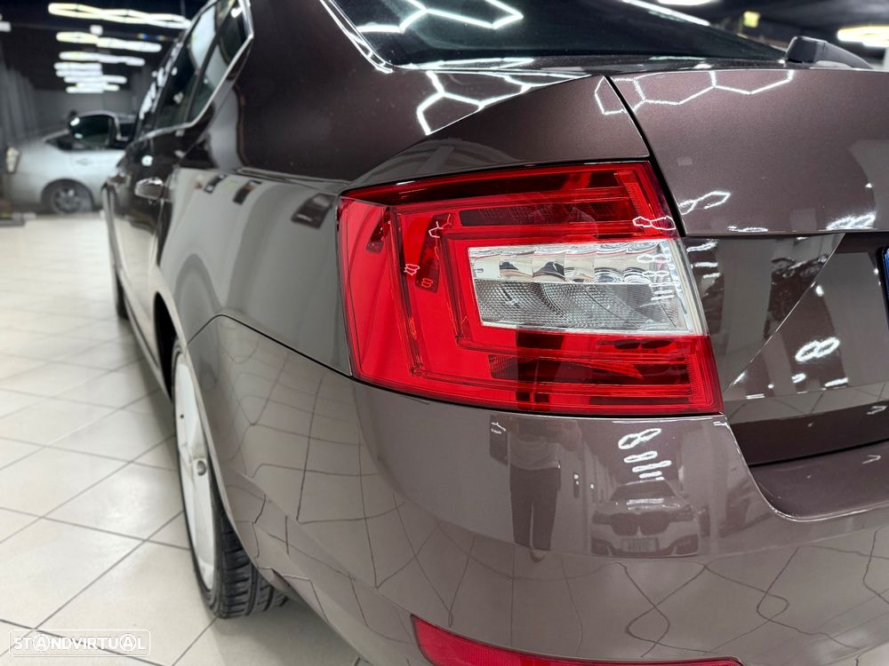 Skoda Octavia 1.6 TDI Sportline - 9