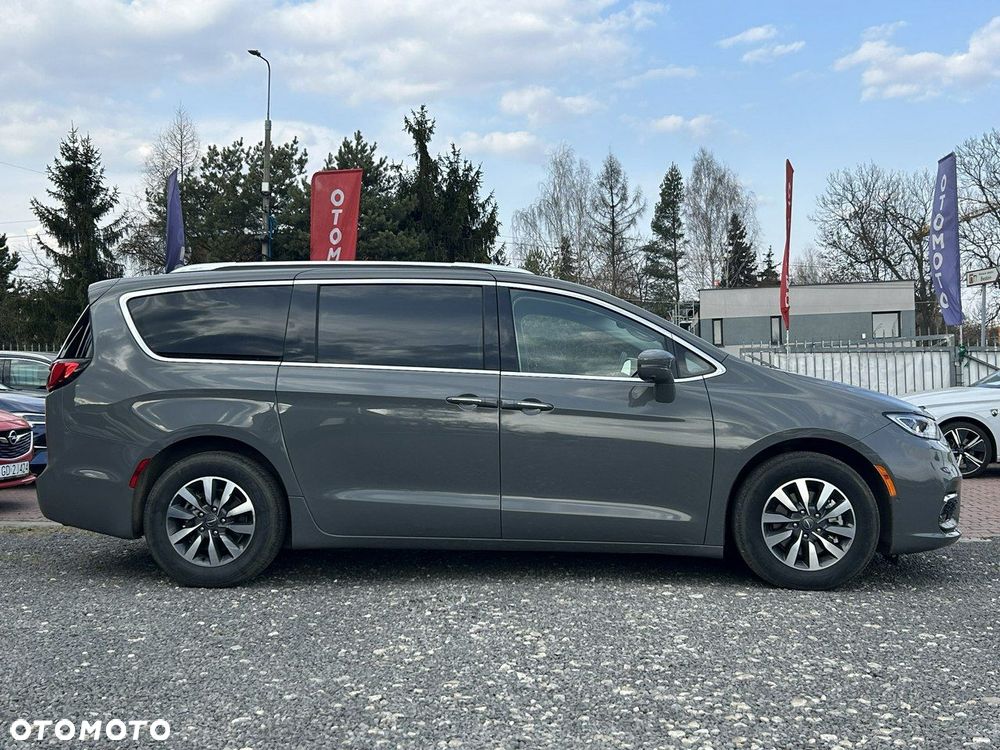 Chrysler Pacifica - 12