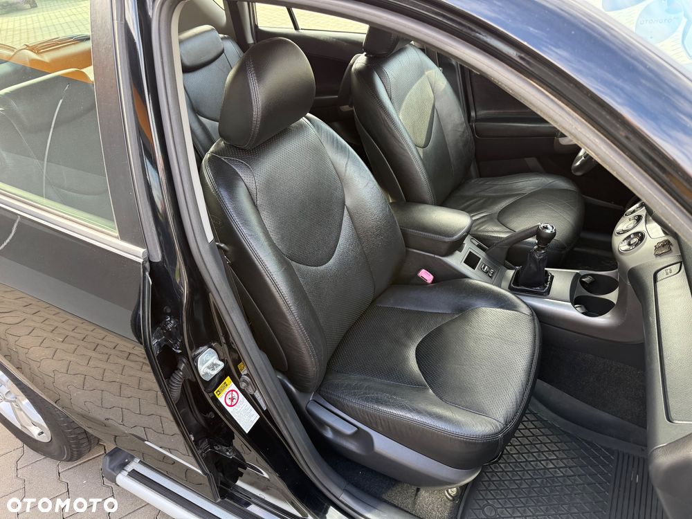 Toyota RAV4 2.2 D-4D Sol - 24