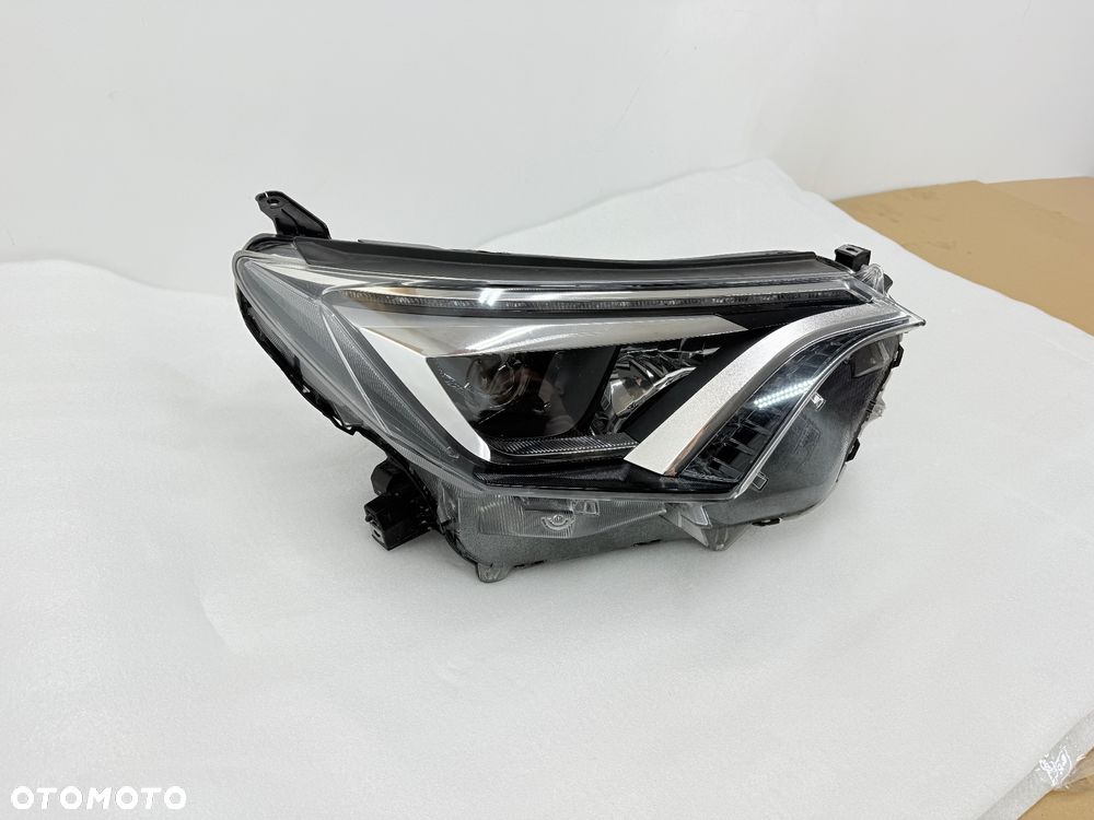 Toyota RAV 4 IV LIFT 2018 Przód strona prawa Lampa przednia - 2
