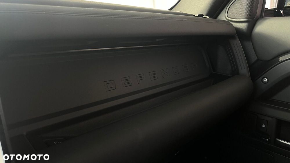Land Rover Defender - 12