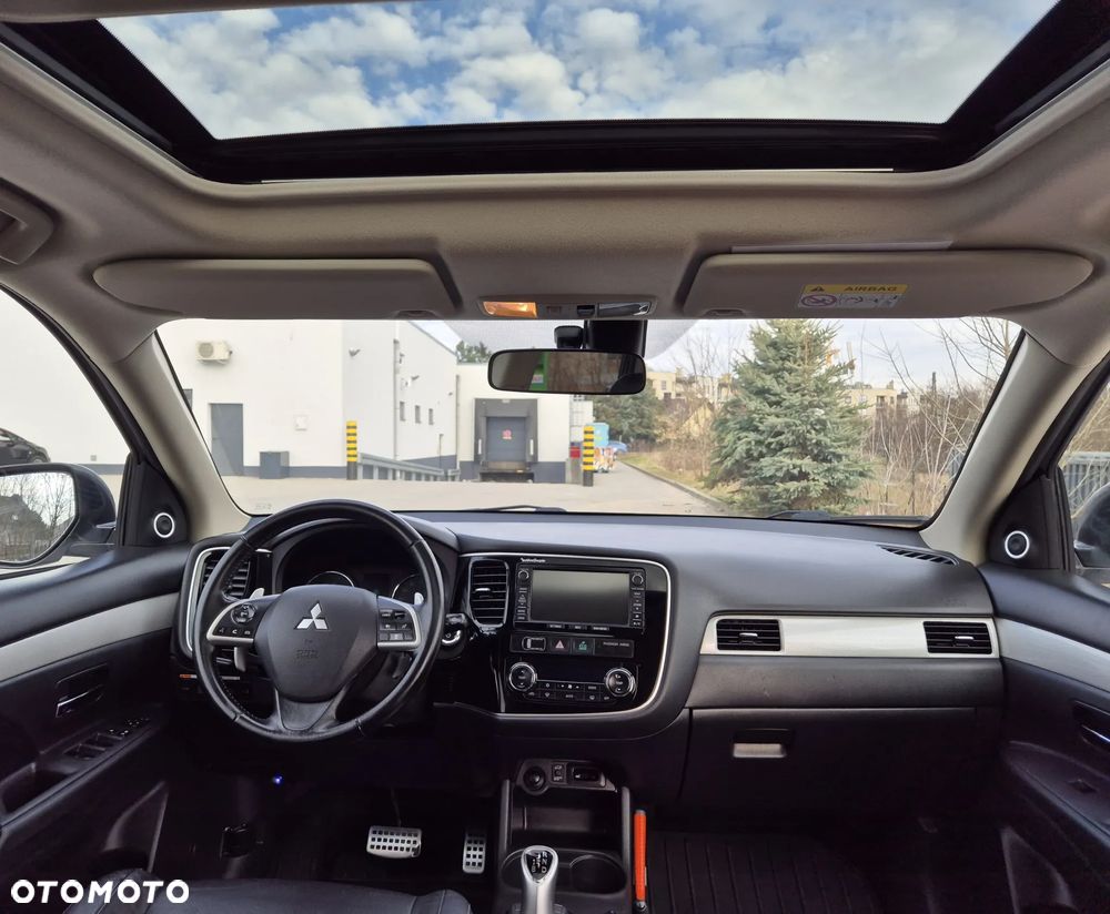 Mitsubishi Outlander PHEV Instyle NAVI + - 16