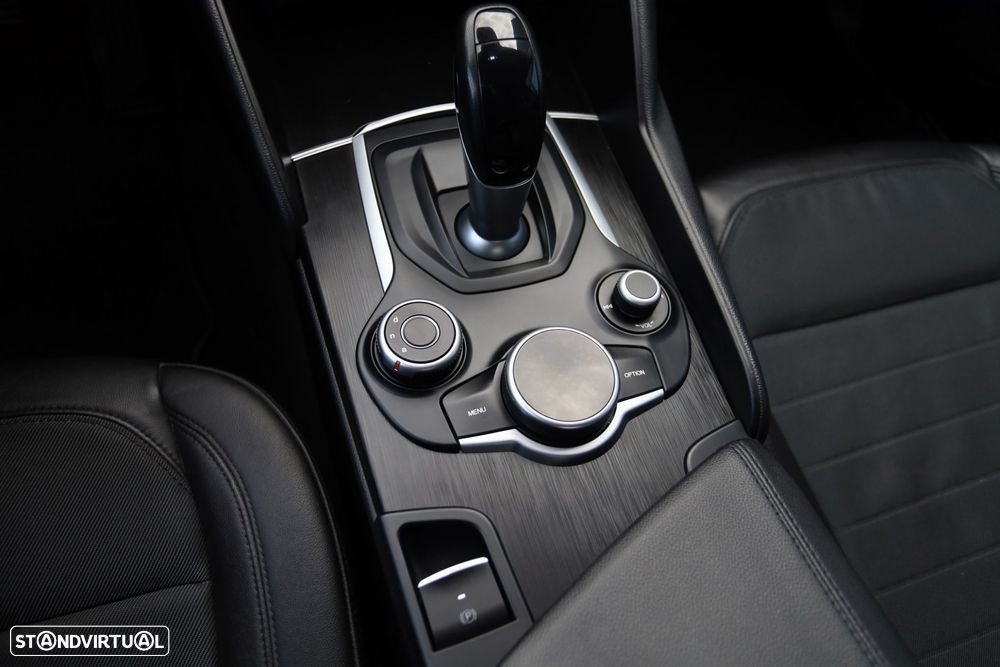Alfa Romeo Giulia 2.2 D Super AT8 - 9