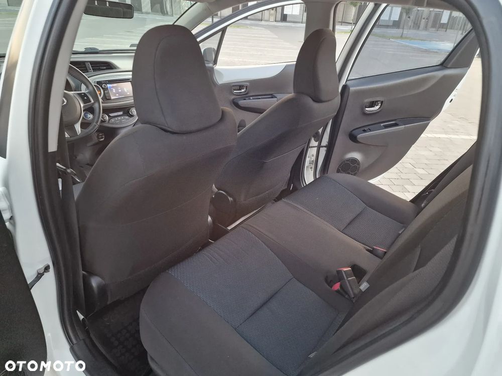Toyota Yaris Hybrid 100 Business Edition - 15