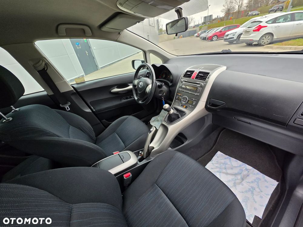 Toyota Auris 1.6 VVT-i Terra - 11