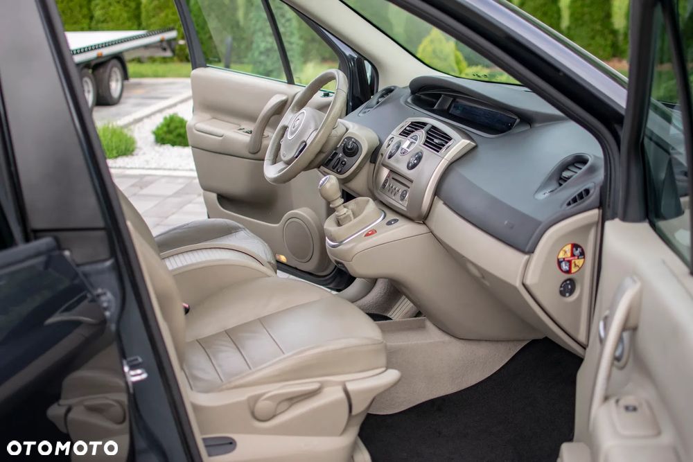 Renault Grand Scenic - 38