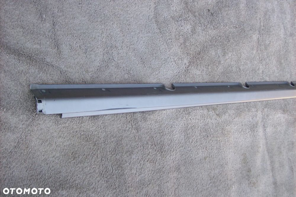 LISTWA PROGOWA HYUNDAI H-1/STAREX - 2