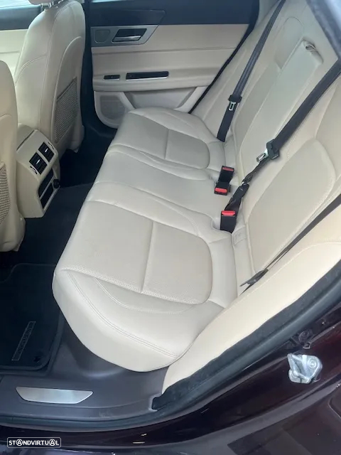 Jaguar XF 2.0 D Prestige - 16
