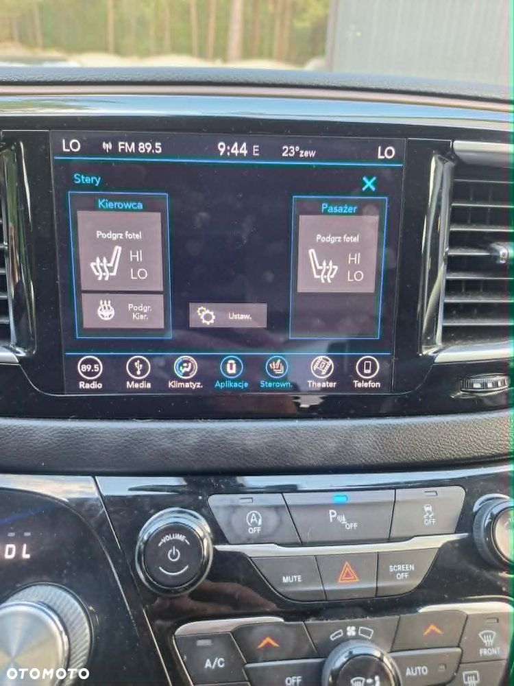 Chrysler Pacifica - 12