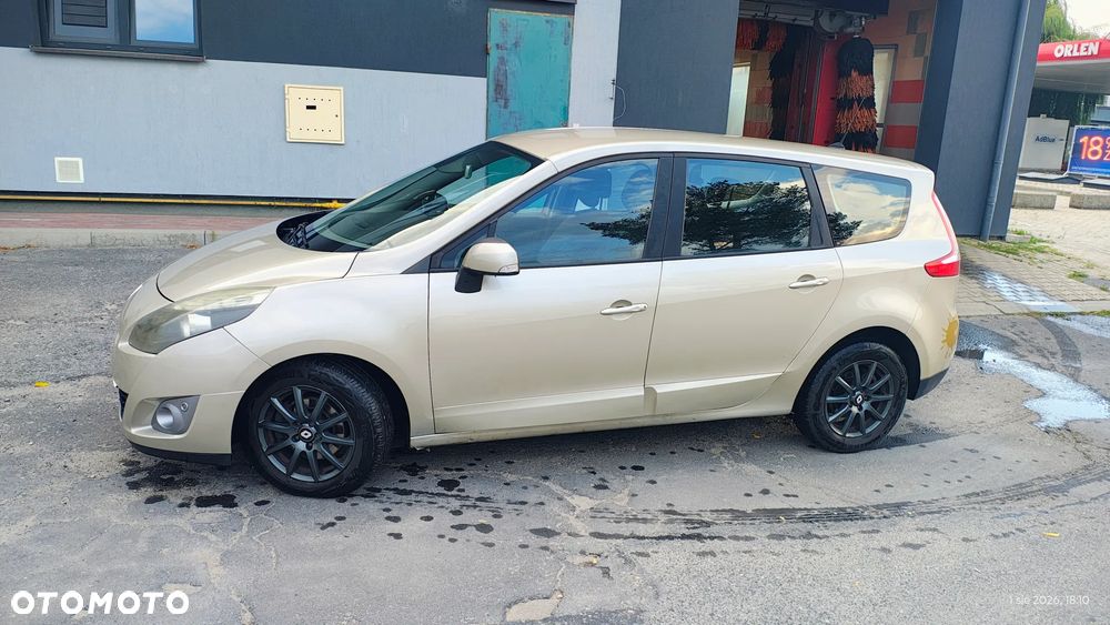 Renault Grand Scenic - 1