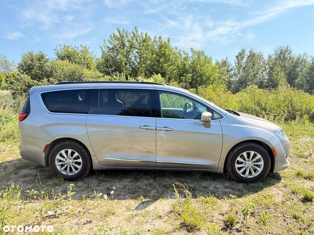 Chrysler Pacifica - 5
