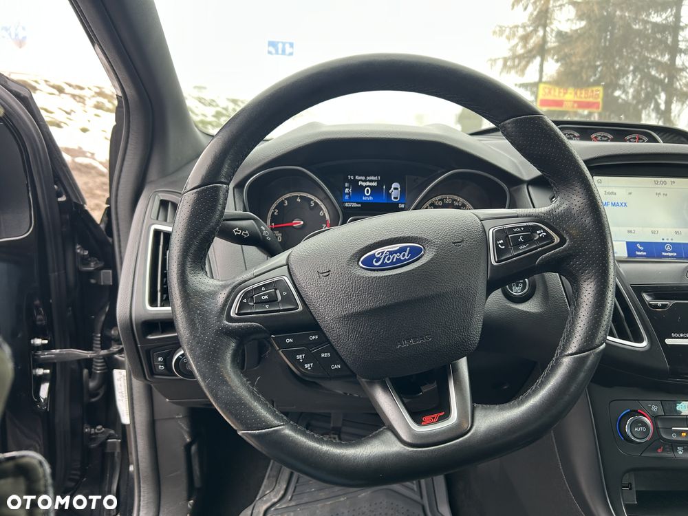 Ford Focus 2.0 EcoBoost ST - 13