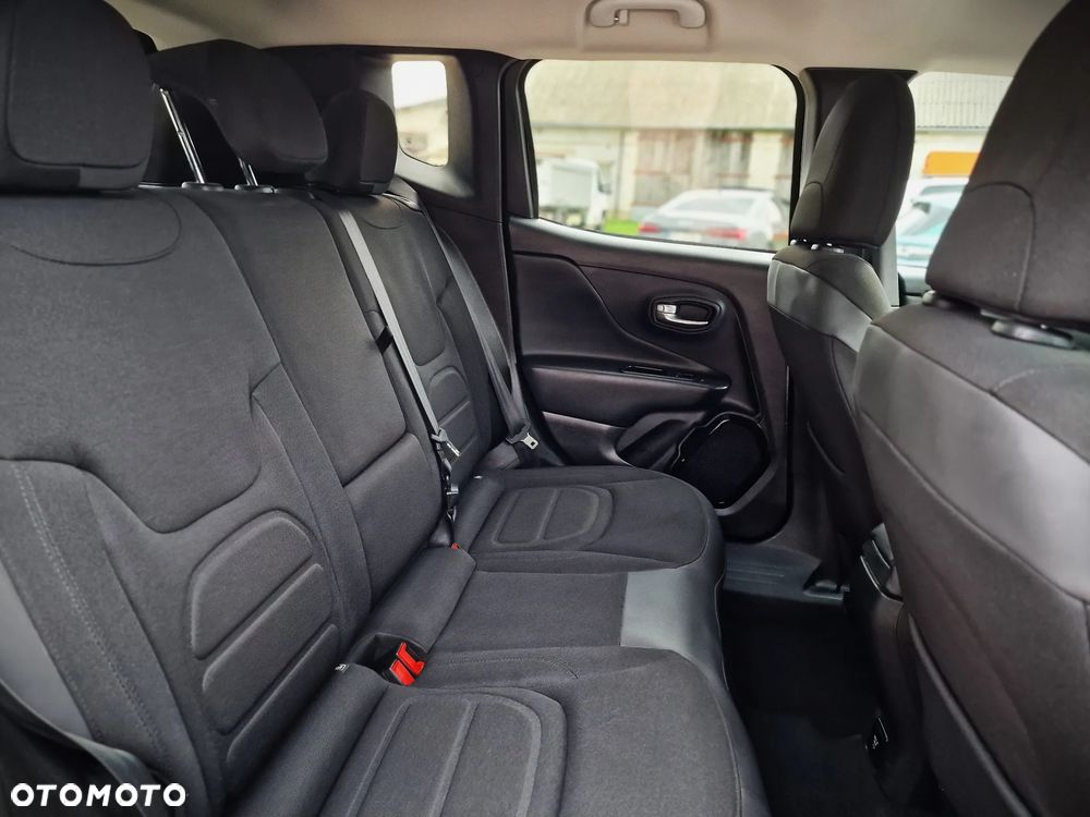 Jeep Renegade - 32