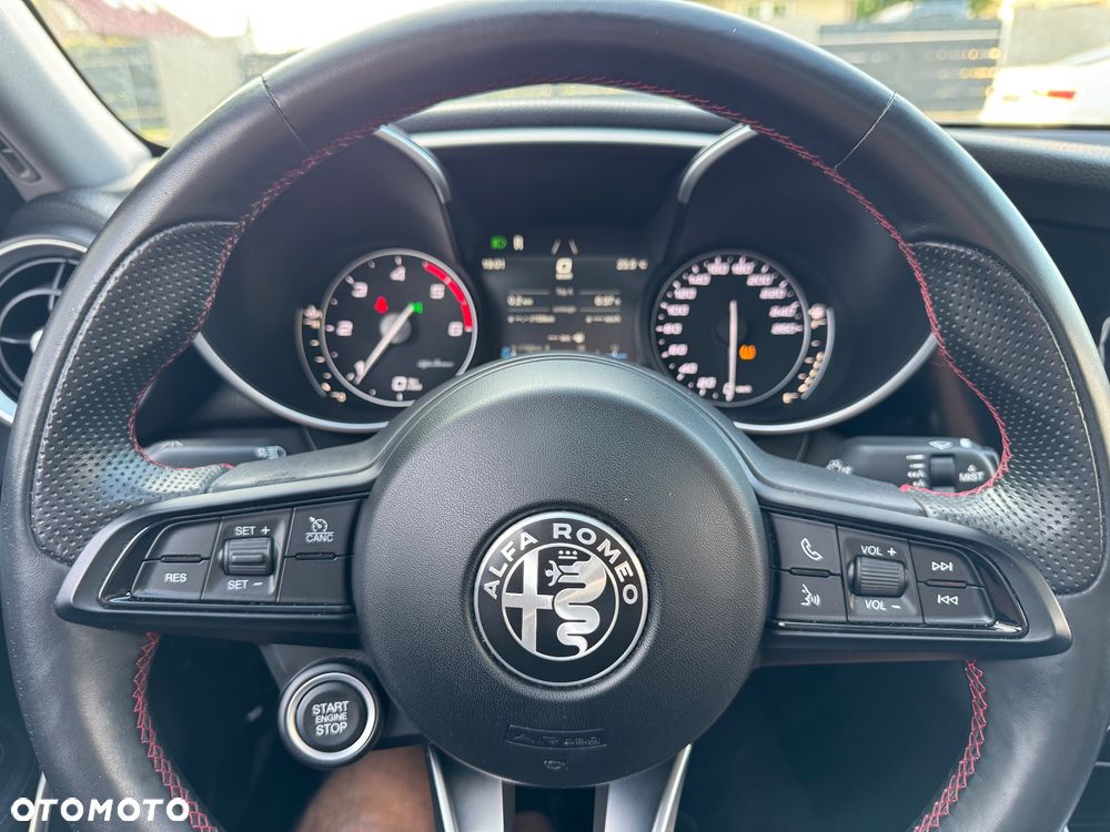 Alfa Romeo Giulia 2.2 AT8 Super - 31