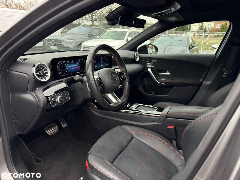 Mercedes-Benz Klasa A 220 4-Matic AMG Line 7G-DCT - 12
