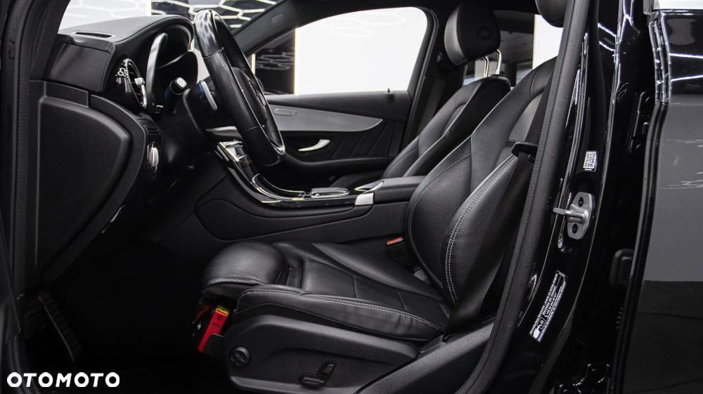 Mercedes-Benz GLC 300 e 4-Matic AMG Line - 18