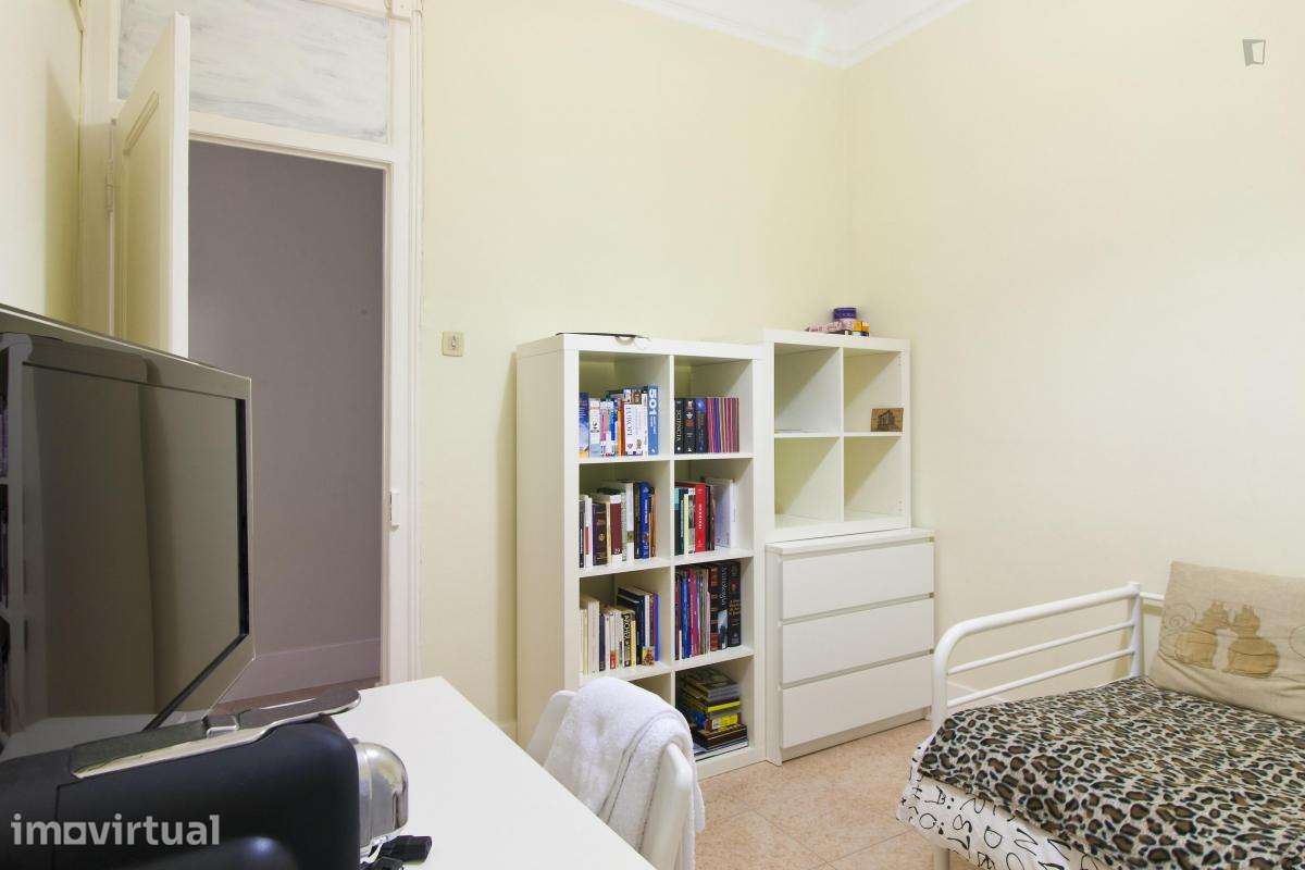 Quarto - localizado em São Sebastião Lisbon - Grande imagem: 2/14