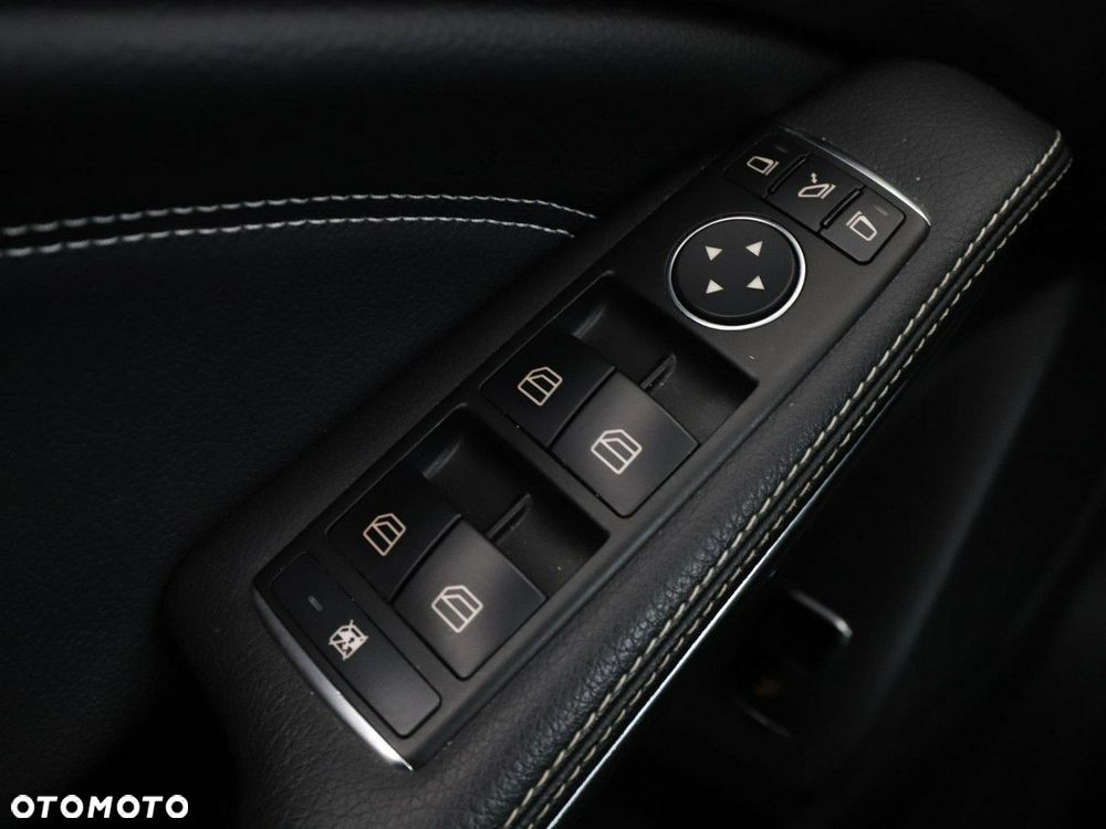 Mercedes-Benz GLA 250 4-Matic Urban - 40