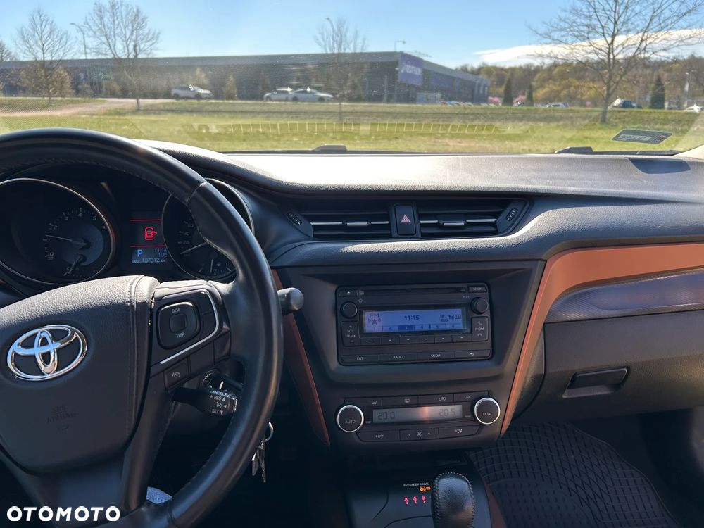 Toyota Avensis 2.0 Style MS - 7