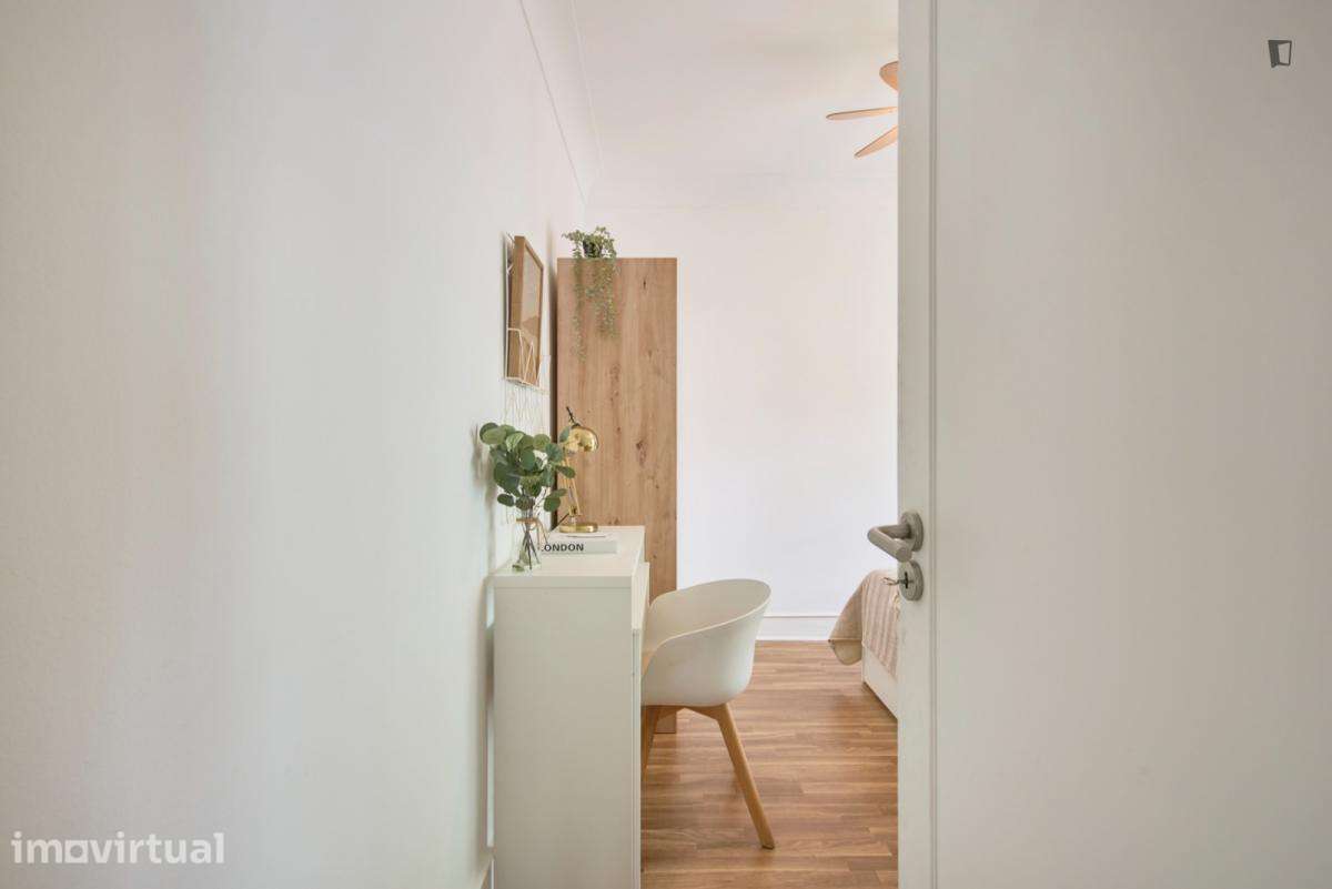 Quarto - localizado em Roma-Areeiro Lisbon - Grande imagem: 3/33