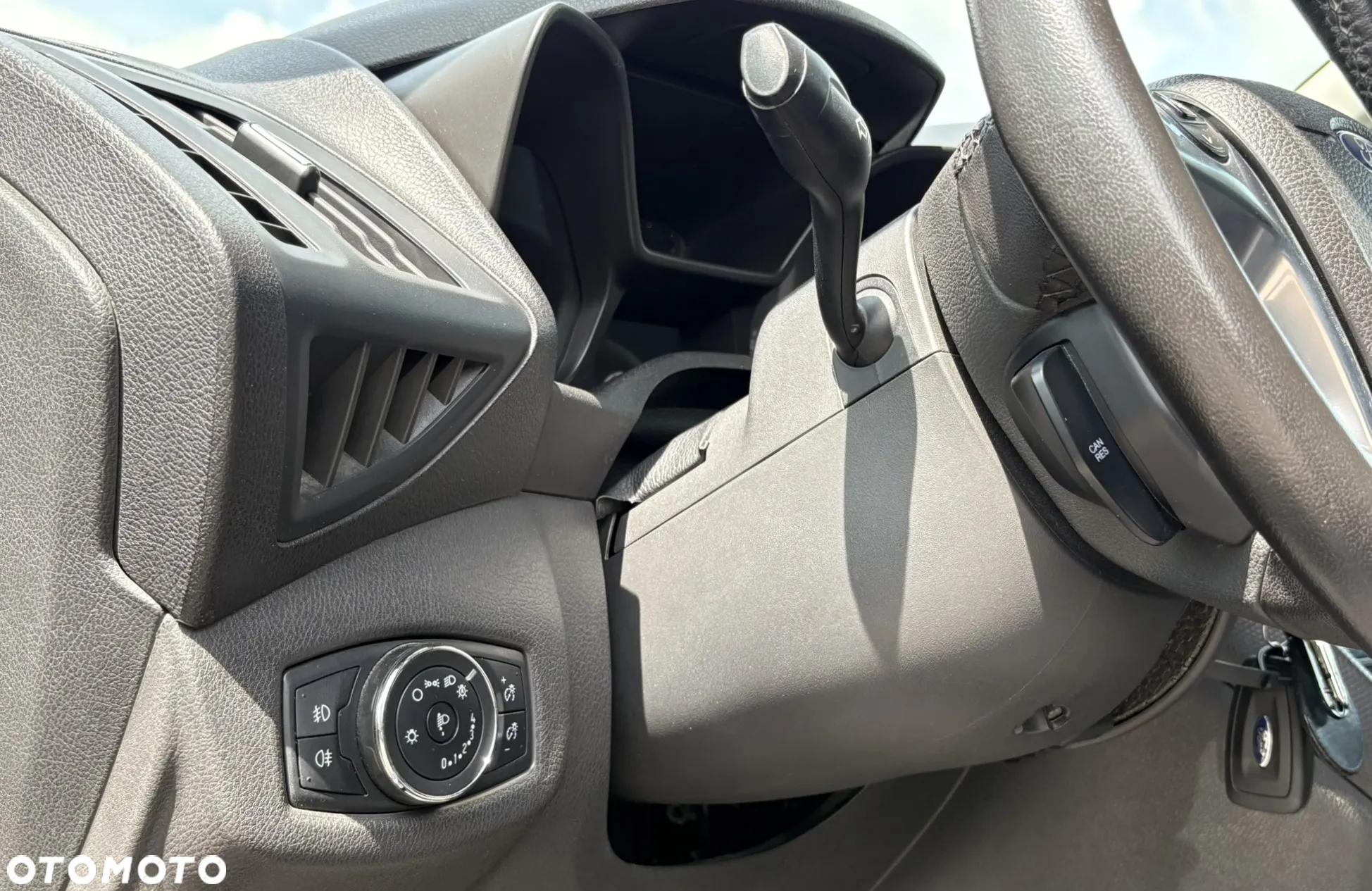 Ford Tourneo Connect 1.5 TDCi Titanium - 10