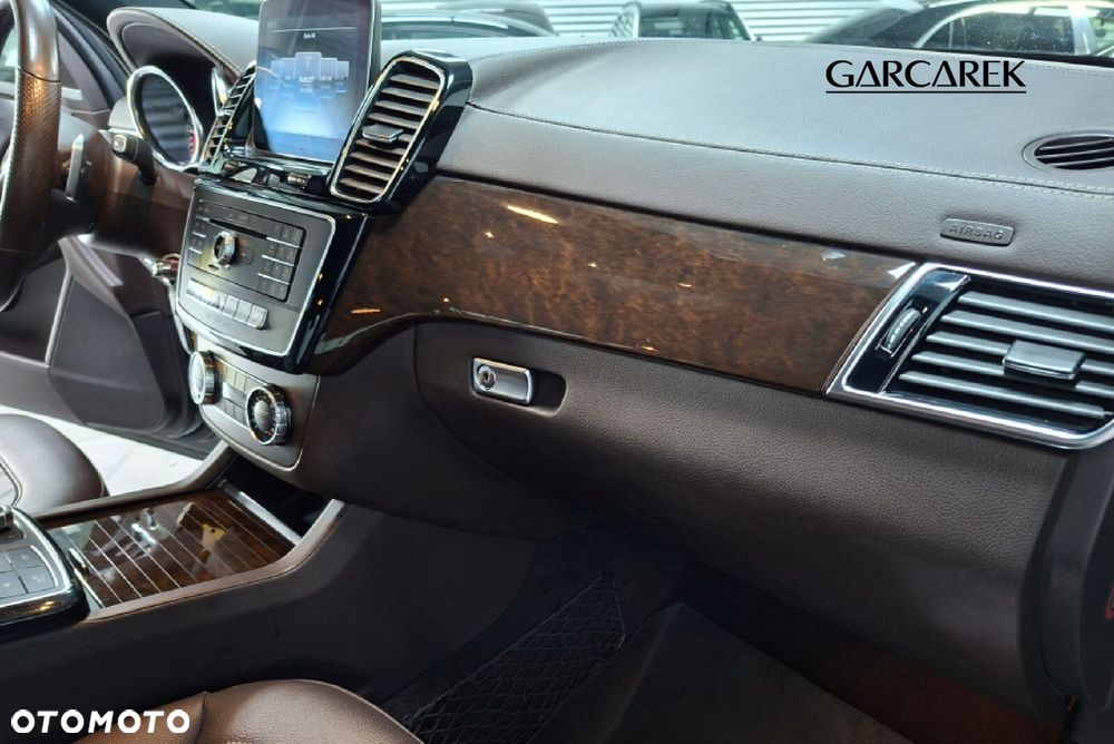 Mercedes-Benz GLS - 25