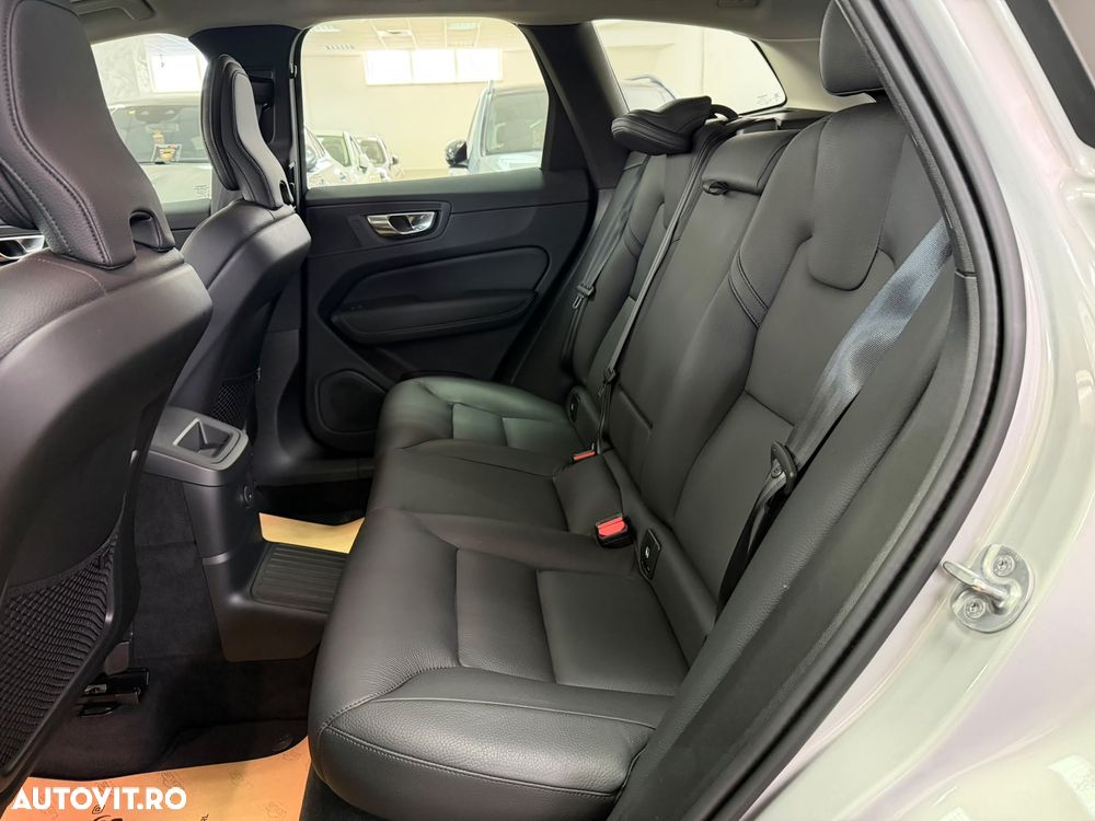Volvo XC 60 T8 AWD Plus Dark - 16