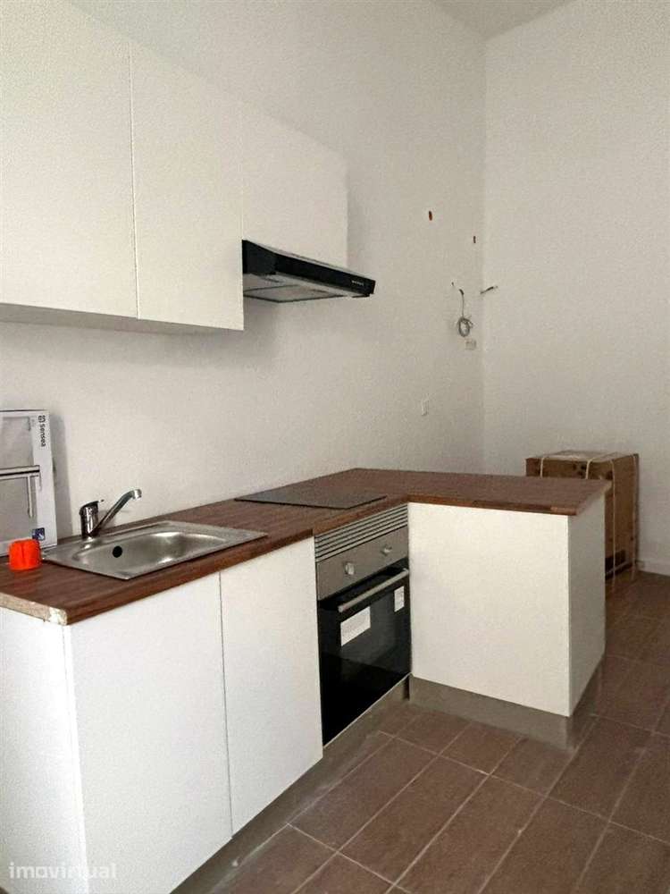 Moradia TOTALMENTE REMODELADA! - Grande imagem: 2/17