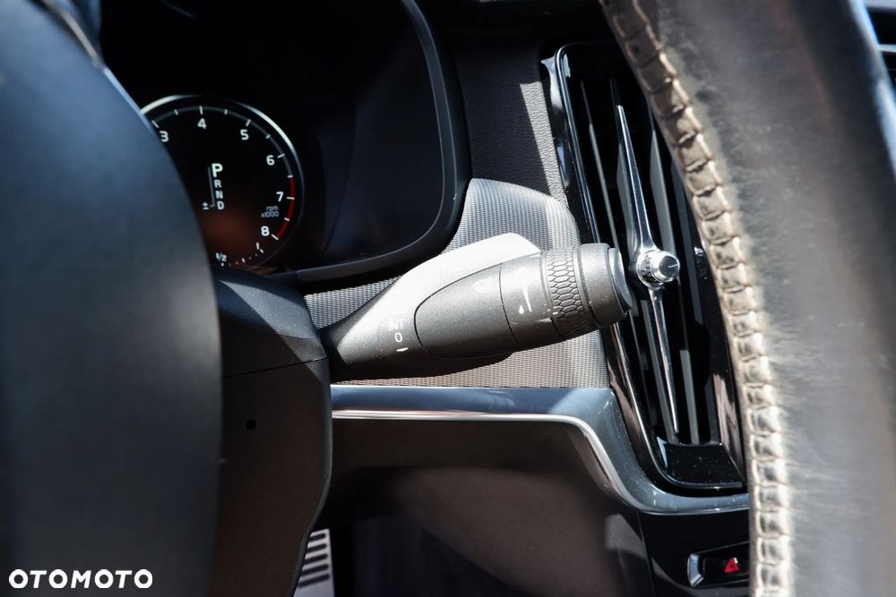 Volvo V90 T5 R-Design - 17