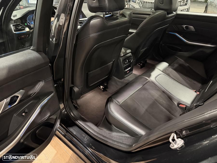 BMW 330 e Pack Desportivo M Auto - 23