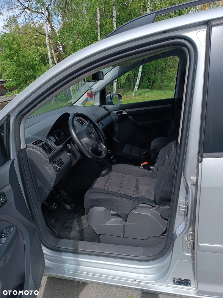 Volkswagen Touran 1.6 TDI DPF BlueMot Comfortline - 4