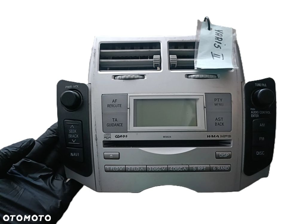 TOYOTA YARIS II 05-11 r. radio radioodtwarzacz radioodbiornik kratki nawiewu środkowe 86120-0D210 + - 1
