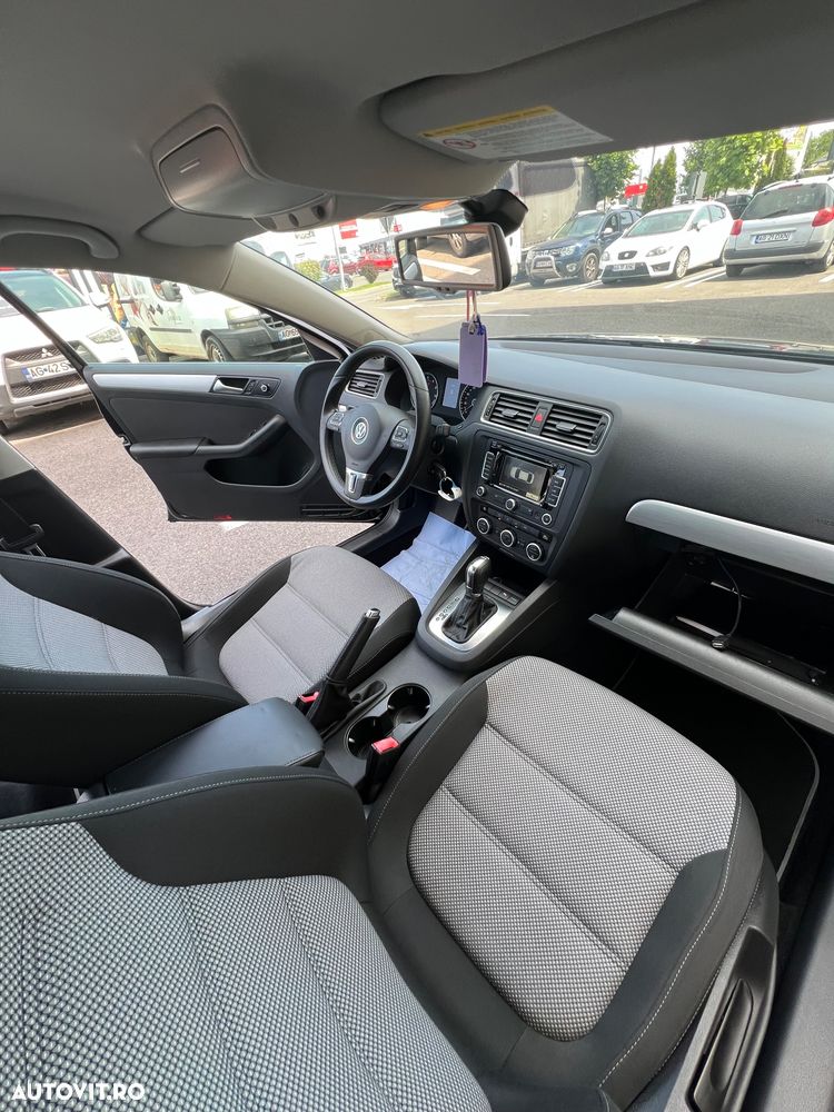 Volkswagen Jetta - 3
