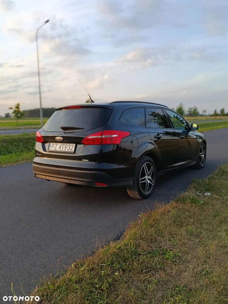 Ford Focus Turnier 1.0 EcoBoost Start-Stopp-System TITANIUM - 4