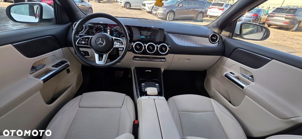 Mercedes-Benz GLA - 27